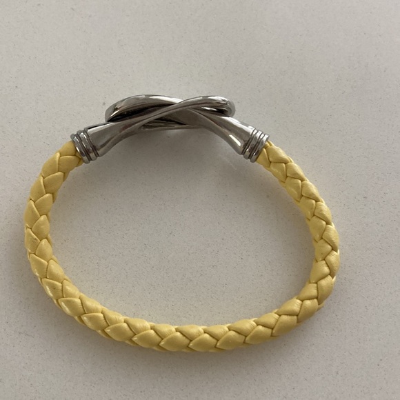 Yellow leather/silver metal/  magnetic interlock in clasp bracelet - Picture 3 of 4